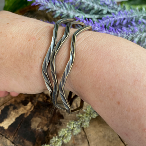 Gravitational Bangles