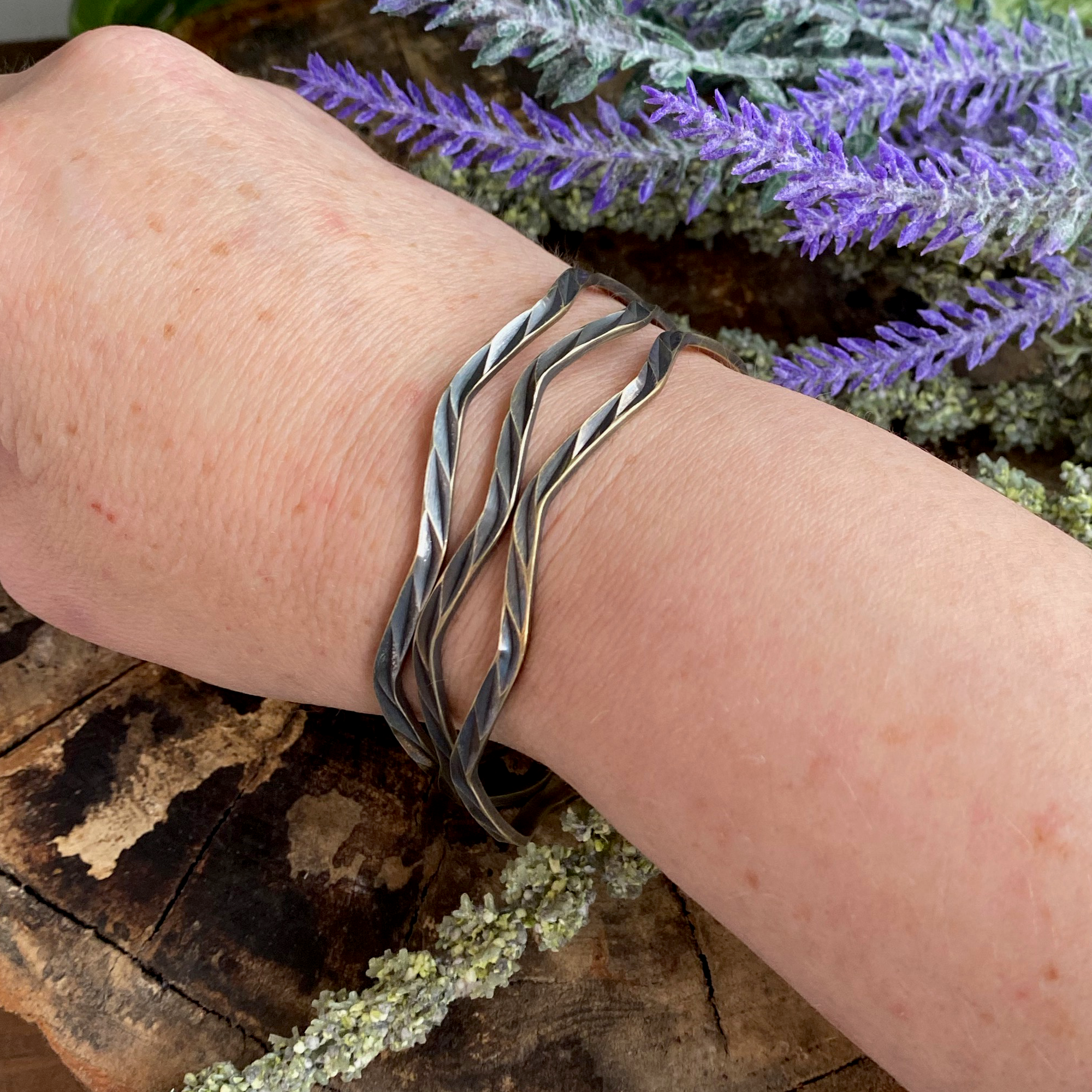 Gravitational Bangles